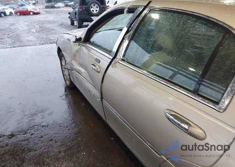 2011 Lincoln Town Car Signature Limited из США, поврежденный, VIN 2LNBL8CV2BX752529